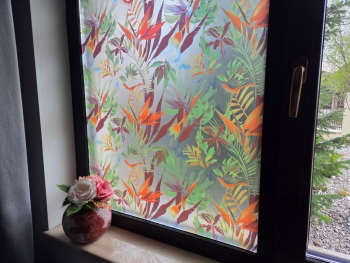 Folie autoadezivă decorativă pentru geam, sablare cu model tropical floral – 90 cm lățime, la metru liniar