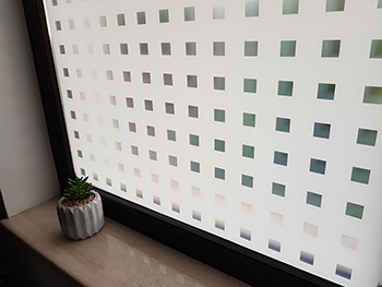 Folie geam electrostatică Caree, d-c-fix, sablare cu model pătrate, rolă de 90 x 150 cm folie-geam-decorativa-patrate-transparente-5317