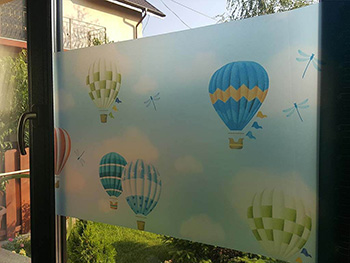 Folie geam autoadezivă Wonderful Sky, Magicfix, imprimeu baloane, multicolor, lățime 90 cm