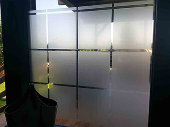 Folie geam autoadezivă Blocks, Folina, model geometric, translucidă, 152 cm lăţime