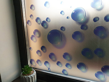 Folie geam autoadezivă Bubble, Folina, imprimeu geometric albastru, lățime 100 cm