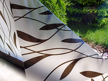 Folie geam autoadezivă Chiavari, Folina, model elegant negru, 100 cm lăţime	