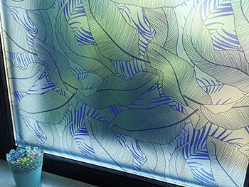 Folie geam autoadezivă frunze, Folina, imprimeu albastru, 100 cm lăţime