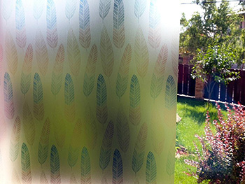 Folie geam autoadezivă Pearsall, Folina, model elegant multicolor, 100 cm lăţime