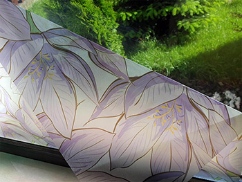 Folie geam autoadezivă Scarlett, Folina, model floral mov, 100 cm lăţime