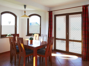 Folie geam autoadezivă Selim, Folina, model geometric, galben si gri, 100 cm lăţime