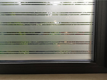 Folie geam autoadezivă Structur, Folina, model cu dungi, lățime de 122 cm