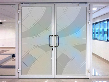 Folie sablare Tomasa, Folina, model geometric gri, pentru uşi din sticlă, rolă de 100x210 cm