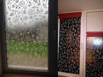 Folie geam electrostatică Tord, d-c-fix, imprimeu floral, translucid, 90 x 150 cm Folie-geam-electrostatica-frunze-albe-2498