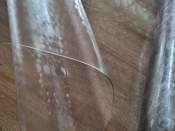Folie protecţie blat mobilă, transparentă cu model cercuri, fără adeziv, 1.5 mm grosime, 100 cm lăţime