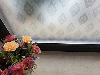 Folie geam autoadezivă Meva, Folina, model elegant gri, 100 cm lăţime