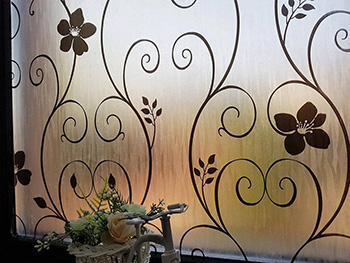 Folie geam autoadezivă Doris, Magicfix, imprimeu floral, negru, lățime 90 cm