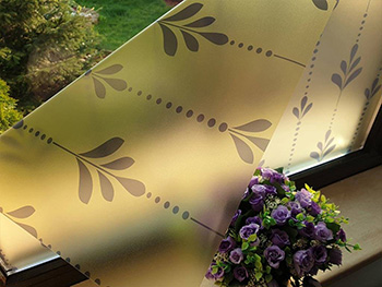 Folie geam autoadezivă Sol, Folina, imprimeu floral, bej, lățime 100 cm