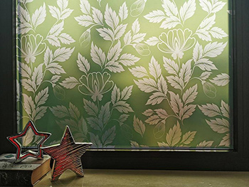 Folie geam autoadezivă, Folina, verde cu model floral -100 cm lăţime