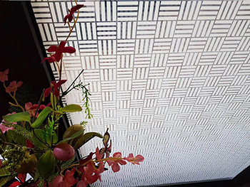 Folie geam autoadezivă Office Arlo, Folina, model geometric alb, 152 cm lăţime folie-geam-autoadeziva-arlo-7091