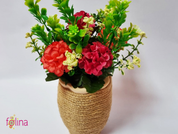 decoratiune-cu-flori-rosii-si-plante-verzi-artificiale-4375
