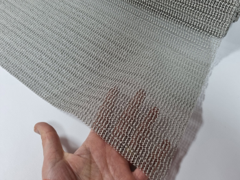 Material antiderapant gri, Folina 8600, pentru sertare si rafturi, rolă de 60 cm x 5 metri material-antiderapant-gri-pentru-sertare-si-rafturi1-4994