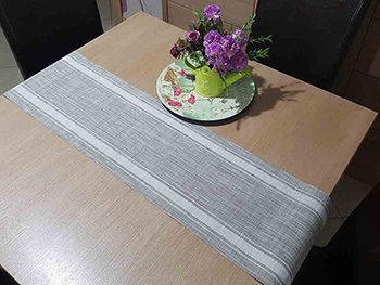 Napron masă Dora, Folina, gri cu dungi albe, 30 x 135 cm