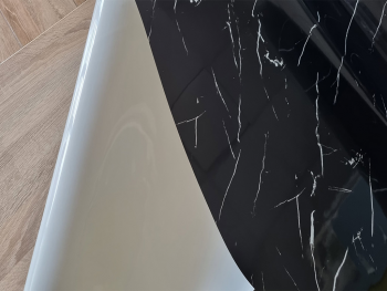 Folie protecţie imitaţie marmură neagră, fără adeziv, 1.2 mm grosime, 100 cm lăţime folie-protectie-blat-marmura-neagra-folina-5071