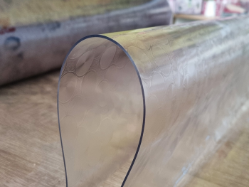 Folie protecţie blat mobilă, transparentă cu model cercuri, fără adeziv, 1.5 mm grosime, 100 cm lăţime