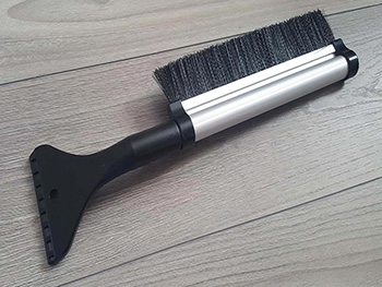 Racletă gheaţă cu perie şi mâner telescopic, Folina, accesoriu pentru sezonul rece racleta-gheata-cu-perie-5481