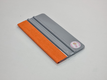 Racletă profesională din plastic, dimensiune 15x7,5 cm cu o latură din piele întoarsă