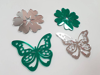 Set 4 stickere Clara, flori şi fluturi din oglindă acrilică argintie şi verde