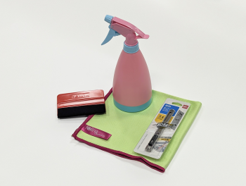 Set accesorii necesare pentru aplicarea foliei de geam- racletă, pulverizator, cutter şi lavetă