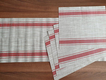 Set Napron şi 4 Placemats, gri cu dungi roşii