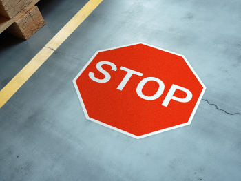 Sticker antiderapant pentru podea cu mesajul 'STOP', autoadeziv cu granulație grosieră, Folina, 60x60 cm Sticker antiderapant pentru podea cu mesajul 'STOP', autoadeziv cu granulație grosieră, Folina, 60x60 cm