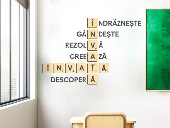 Sticker educațional scrubble cuvinte încrucișate, decorațiune pentru școli, 100x150 cm, racletă de aplicare inclusă