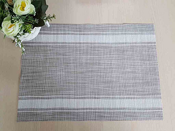 Suport farfurie masă Rita, gri cu dungi albe, 45 x 30 cm - set 2 bucăți