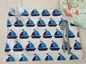 Set 6 Suport farfurie textil, Folina, imprimeu cu bărci albastre, 42 x 30 cm suport-farfurie-textil-imprimat-barca-5922