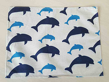 Set 6 Suport farfurie textil, Folina, imprimeu cu delfini albastri, 42x30 cm suport-farfurie-textil-imprimat-delfini-4557