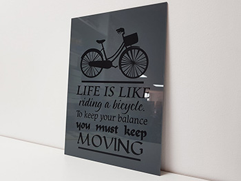 Tablou mesaj motivaţional Keep Moving, Folina, decorațiune cu text, dimensiune tablou 35x25 cm